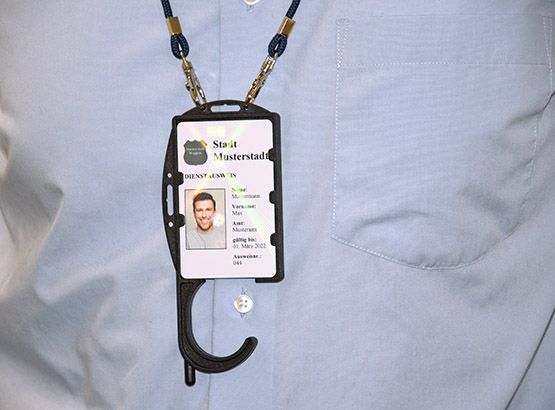ID Ausweissysteme Tür-Kartenhalter schwarz zur kontaktlosen Bedienung von Türen und Eingebefeldern